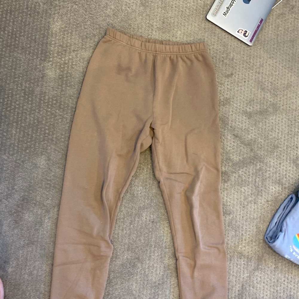 Aritzia beige sweatpants size L